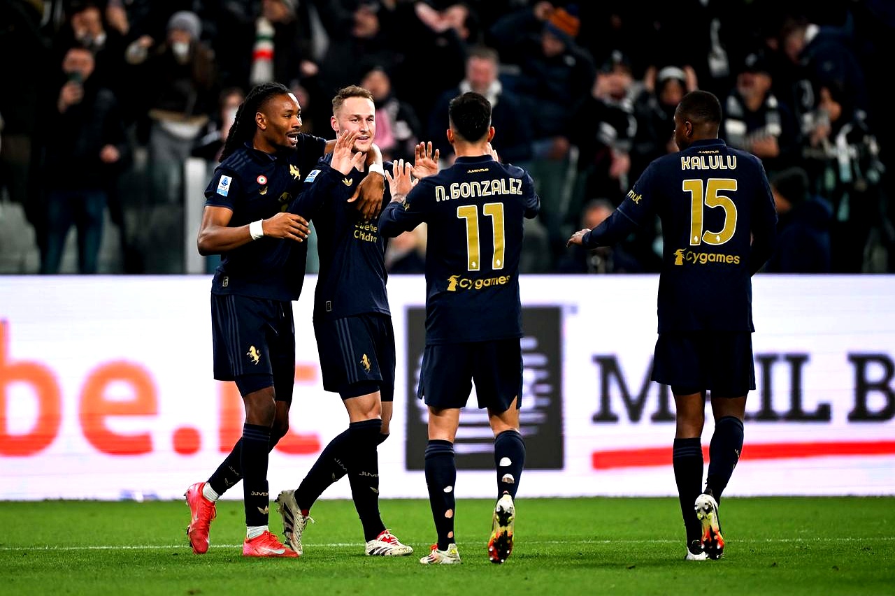 尤文图斯与热那亚队决一雌雄 尤文图斯与热那亚队决一雌雄