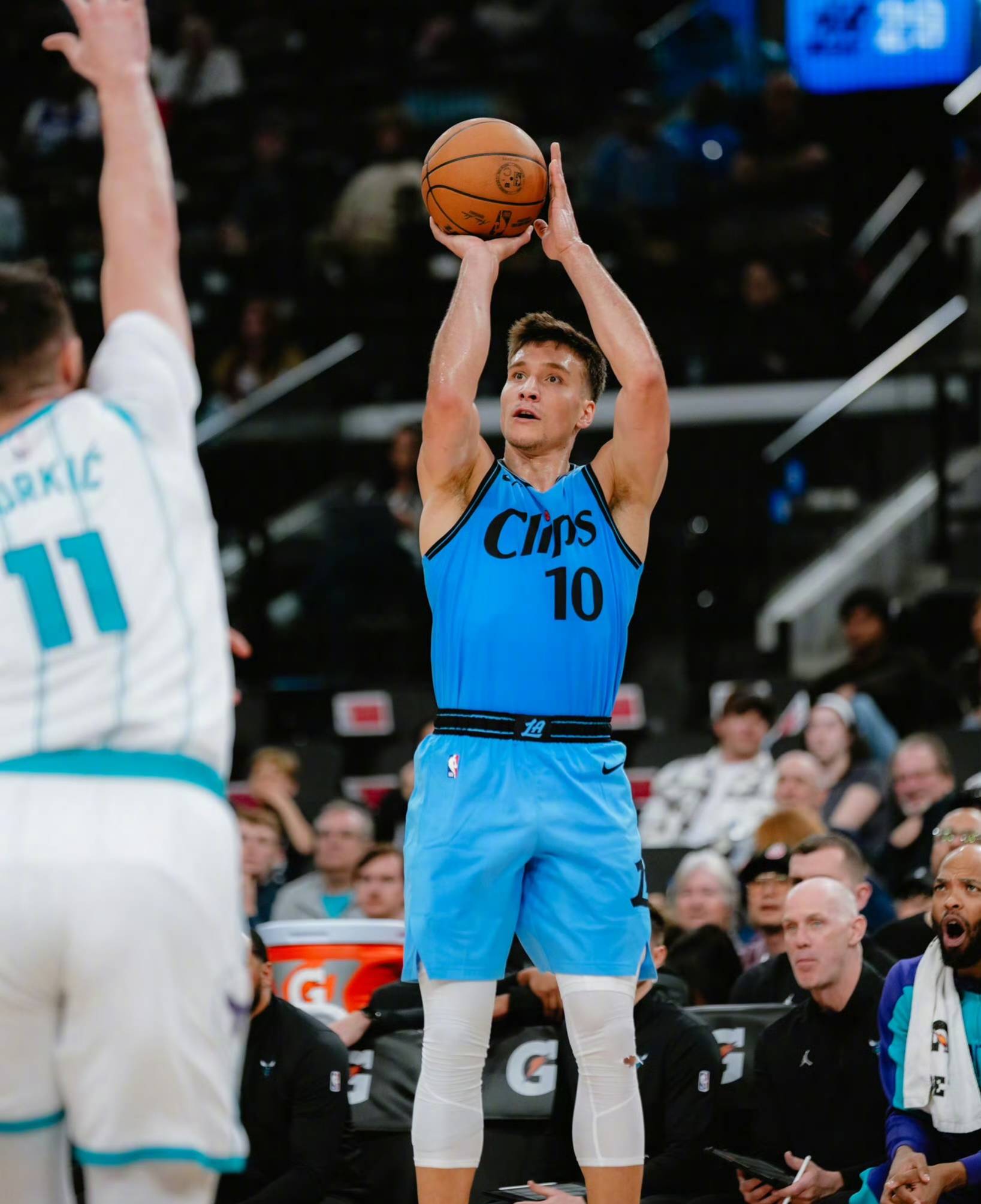 火箭大胜黄蜂，哈登贡献32分