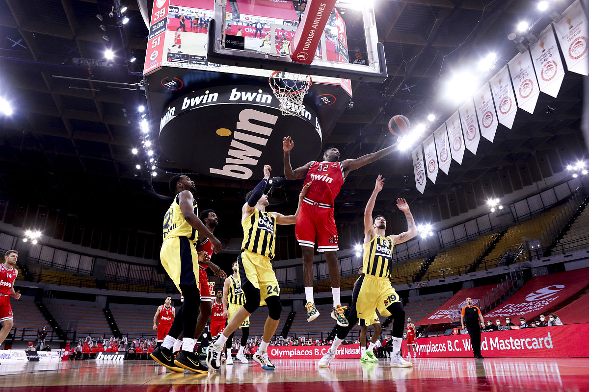 九游官网-开拓者客场击败雄鹿,赢得比赛