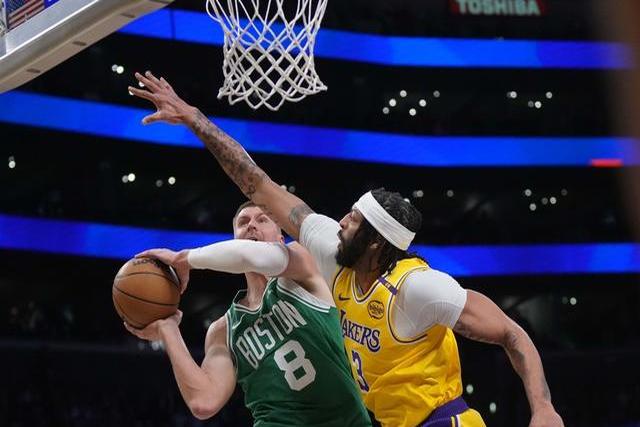 凯尔特人逆转篮网，主场保持强劲