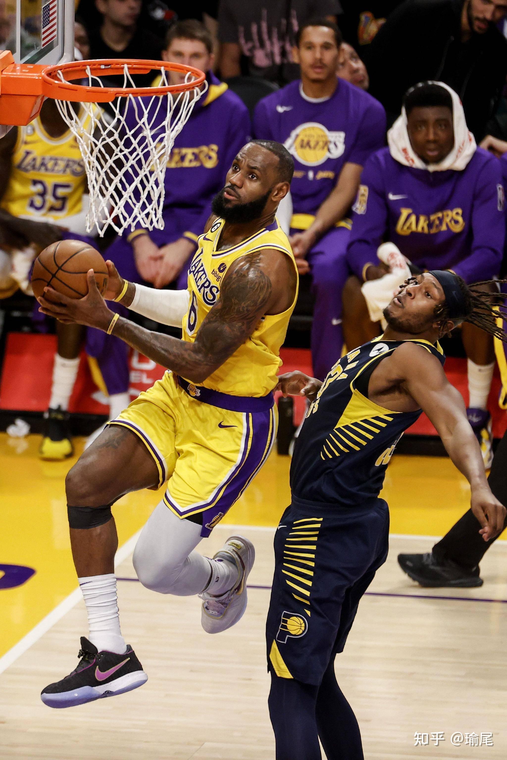 湖人大胜雄鹿，詹姆斯全方位表现的简单介绍